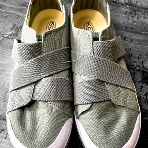 KEEN Elsa III Gore Slip-On size 9.5 Womens EUC